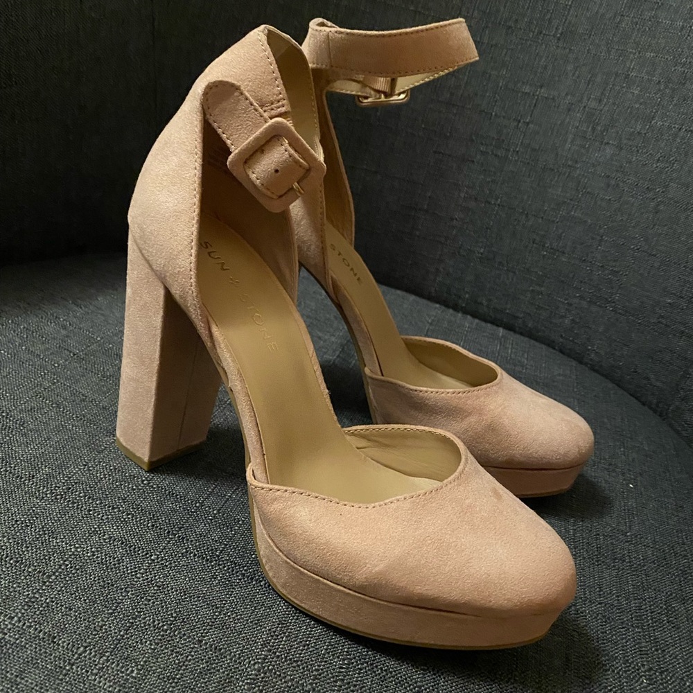 Light pink heels size 7 US